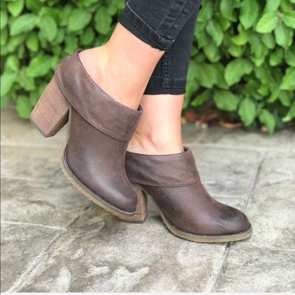 Burnished Toe Cuffed Fold Mule Clog - Picture 3 of 5